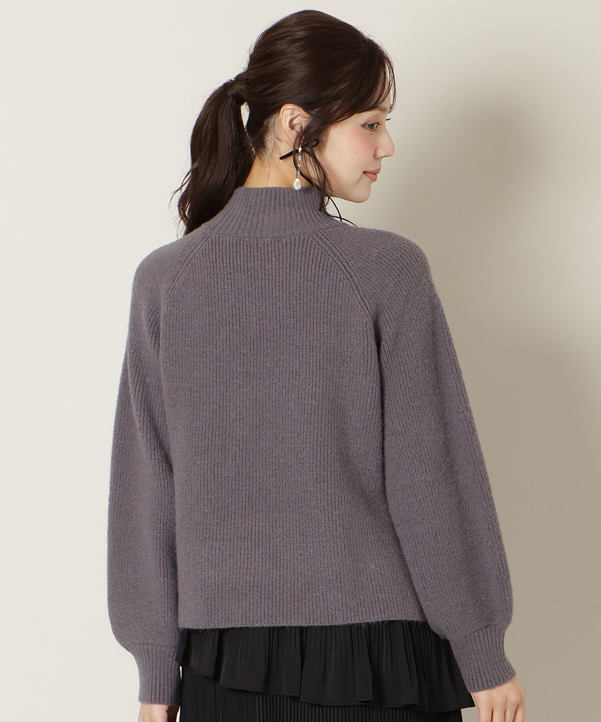 【KNIT PLEATS SET series】フラワーモチーフボトルネックニット