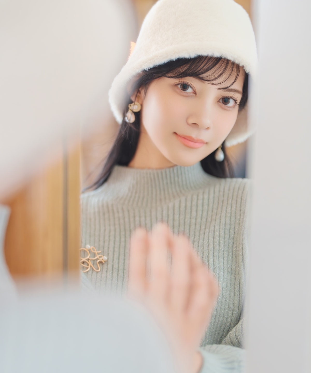 【12/5(fri)10時発売】ブローチ付きクロップドラメニット