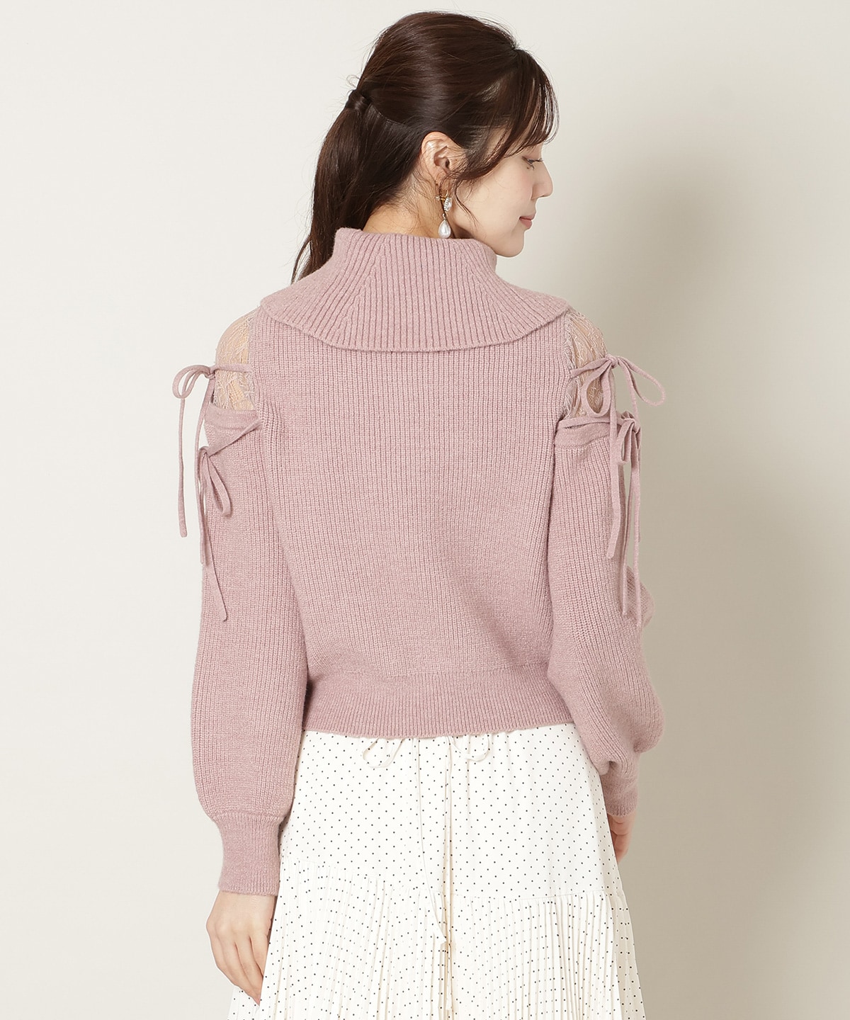 レースショルダーオフタートルニット