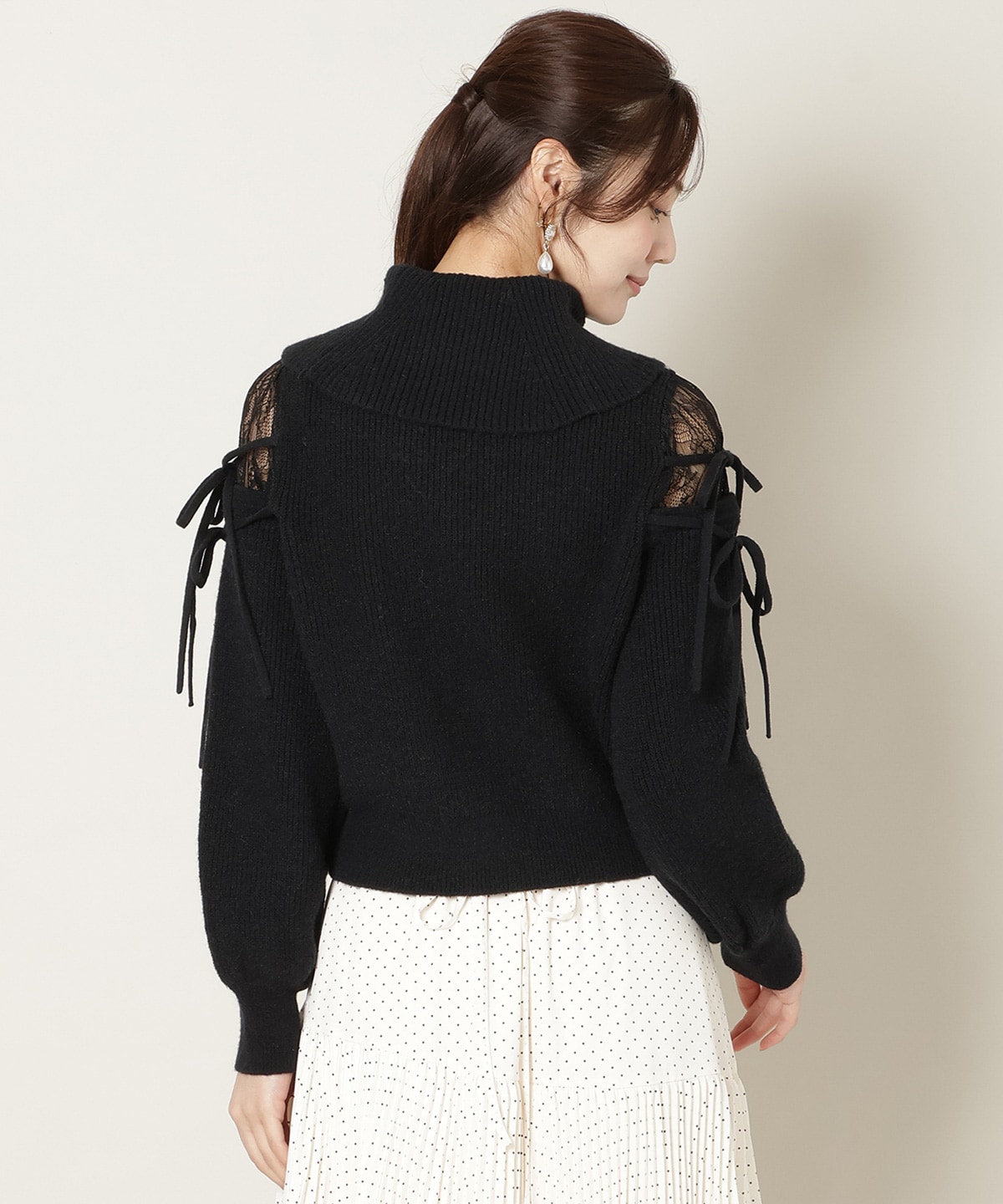 レースショルダーオフタートルニット
