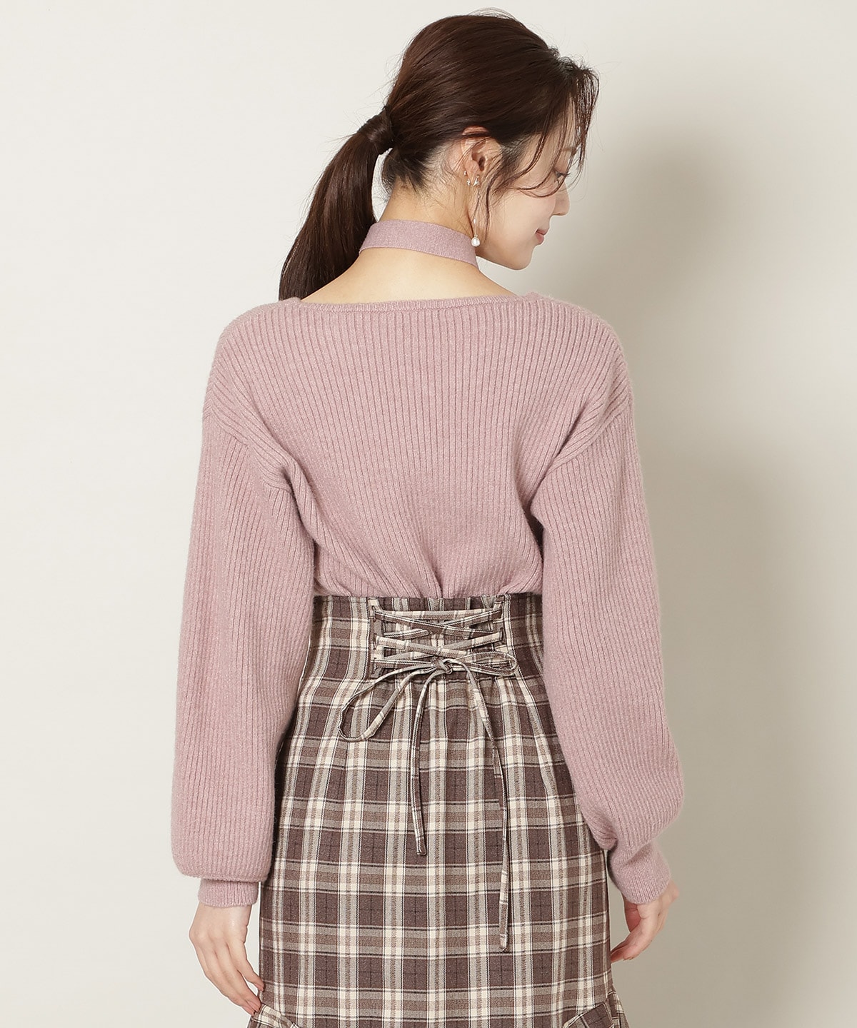 Vネックチョーカーリブニット