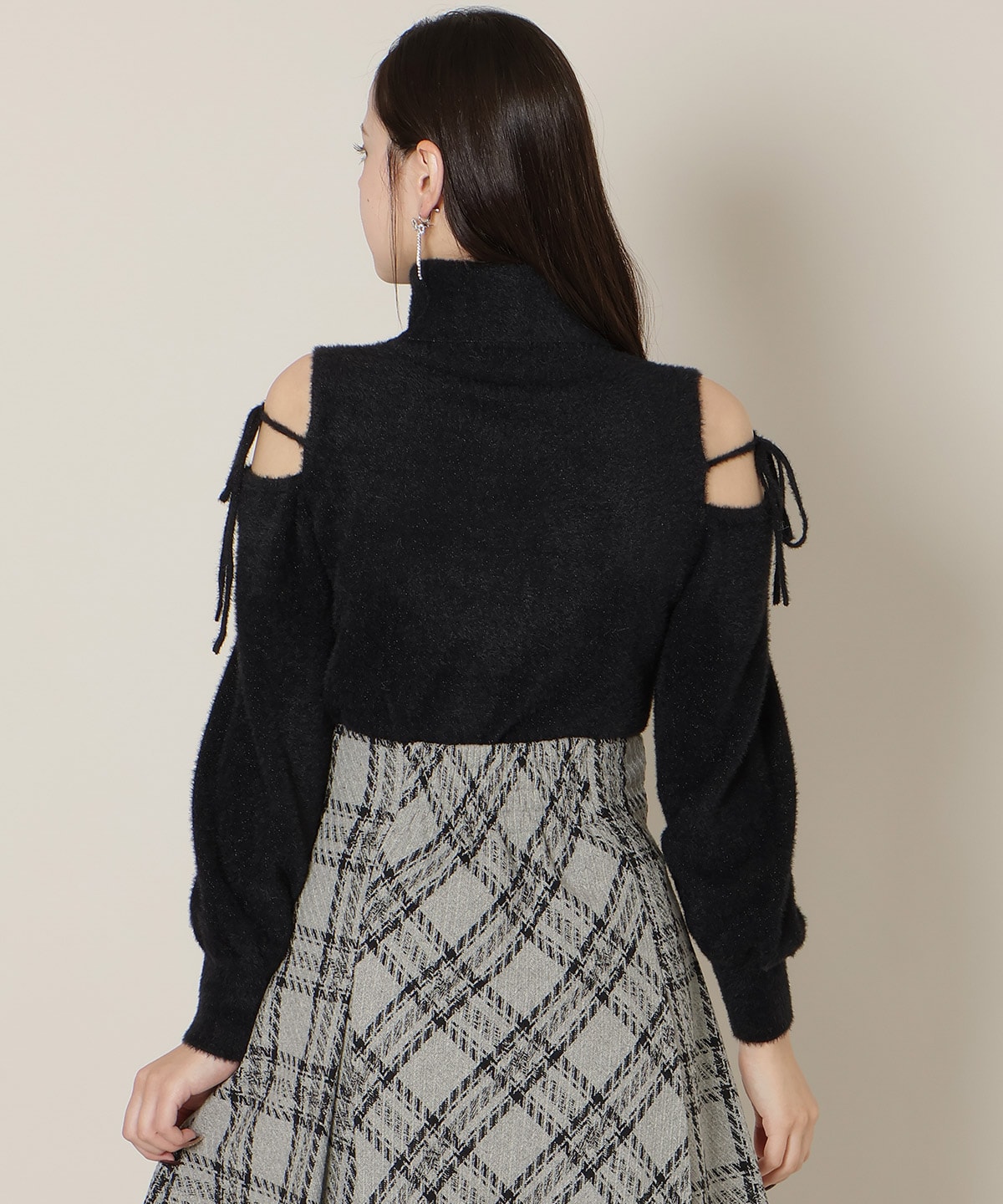 【1/1(thu)10時発売 New Year's Item】オープンショルダーラメフェザーニット