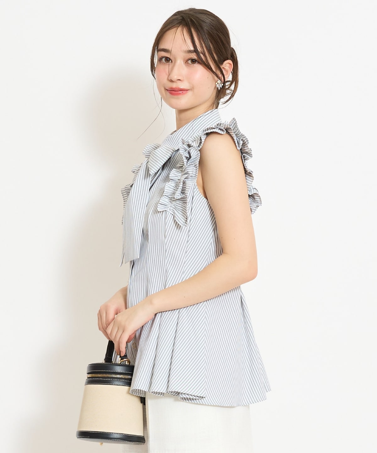 フリルスリーブペプラムブラウス