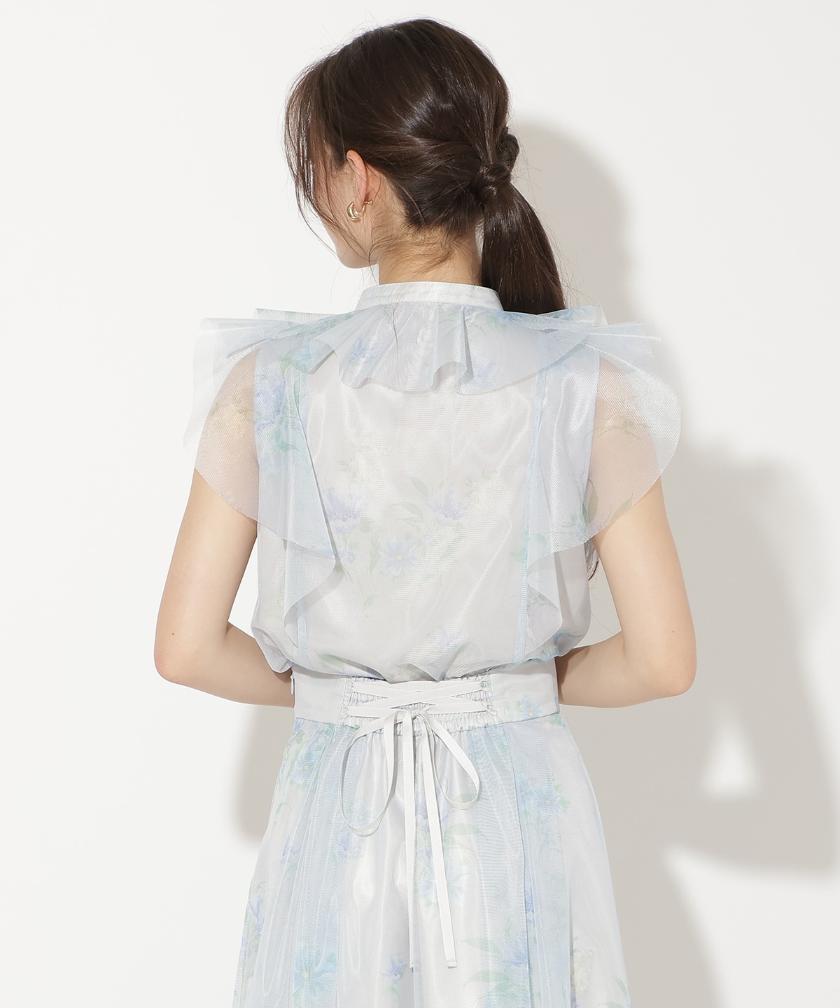フラワーメッシュラッフルブラウス