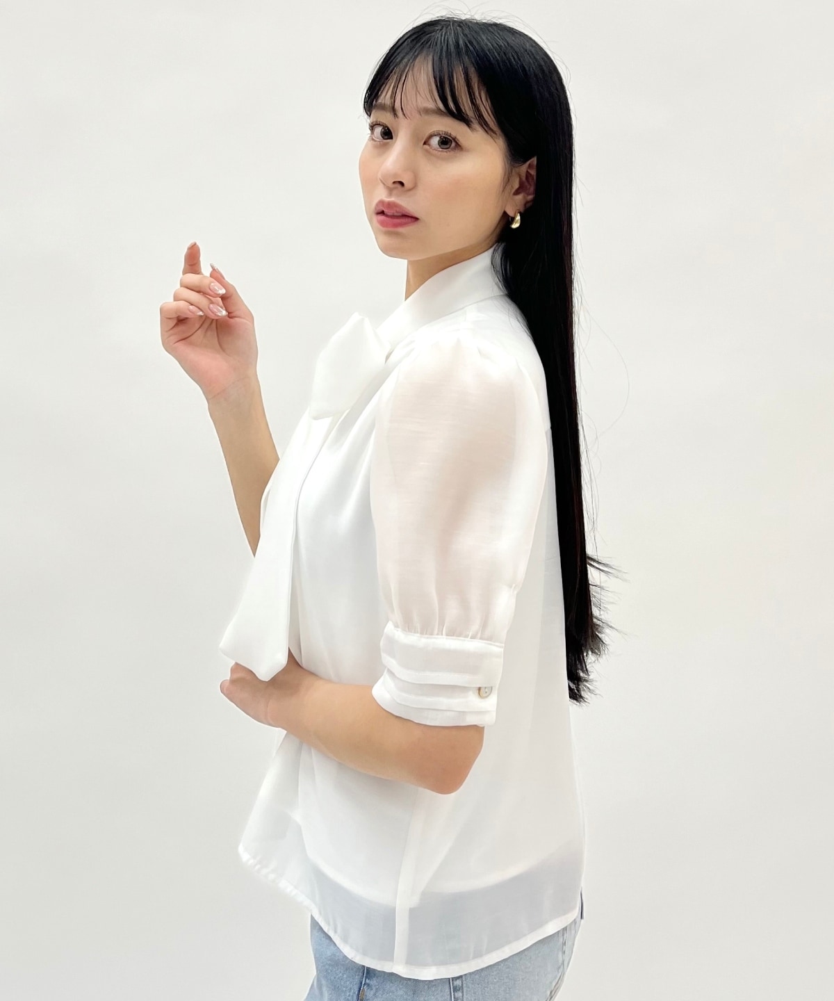 ピンタックカフスリボンタイブラウス