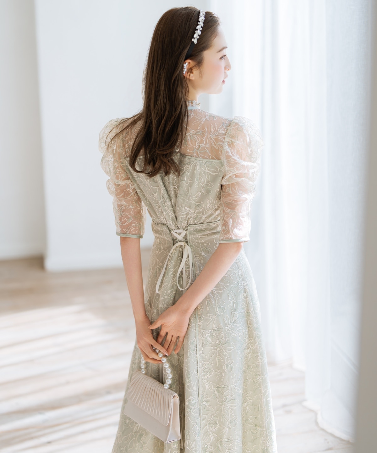 パイピングライン刺繍ワンピース