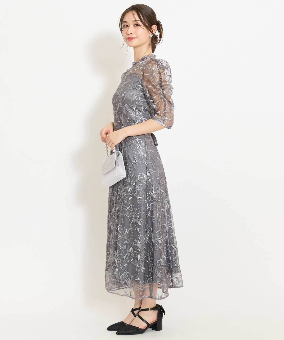 パイピングライン刺繍ワンピース