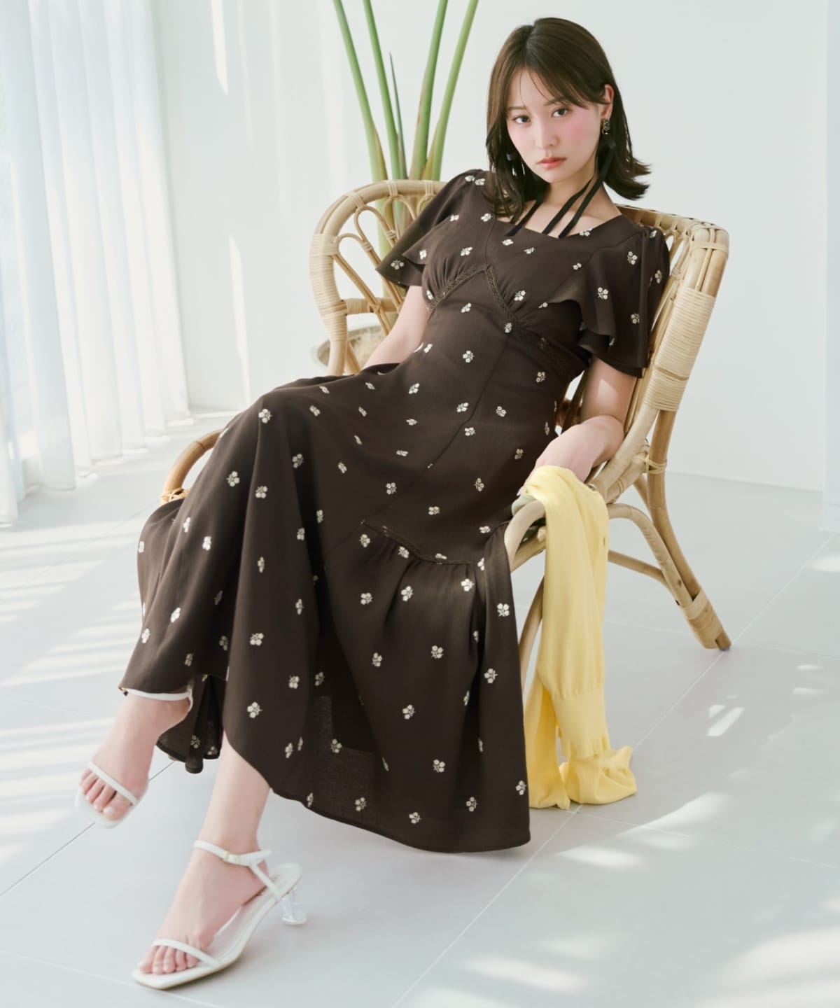 小花刺繍フレアスリーブワンピース