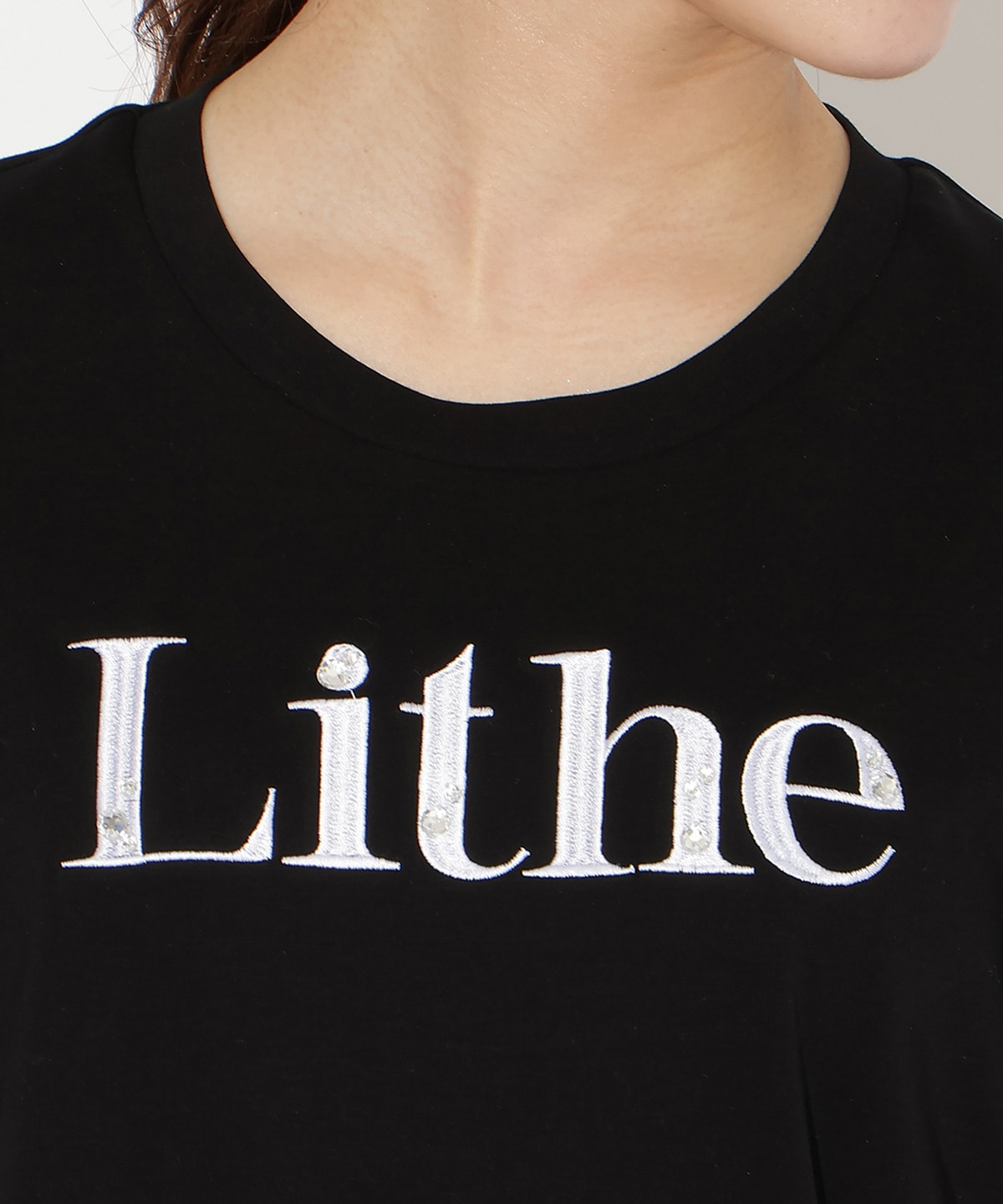 ビジュー付き刺繍ロゴTシャツ