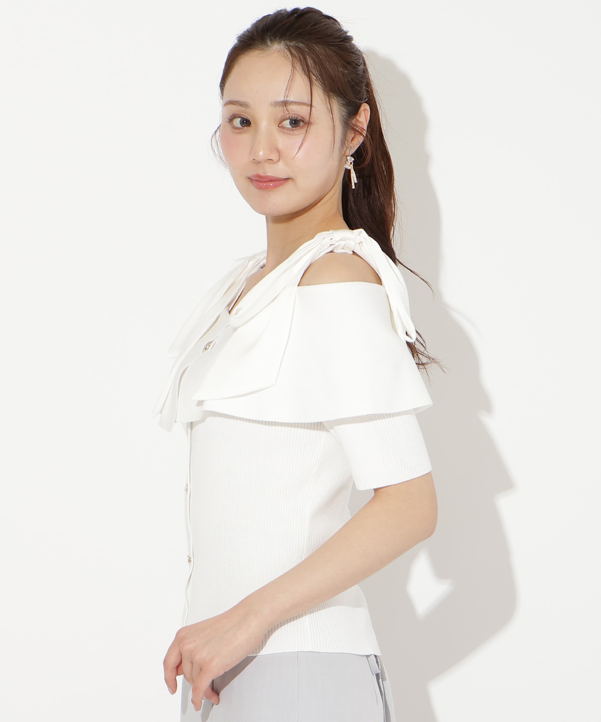 リボンオフショルハーフスリーブニット