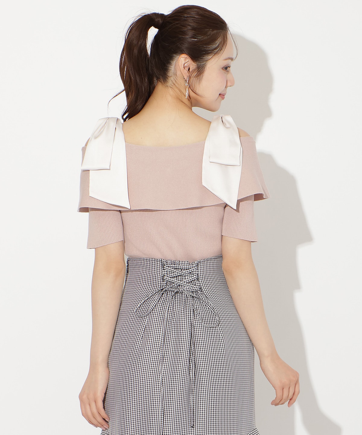 リボンオフショルハーフスリーブニット