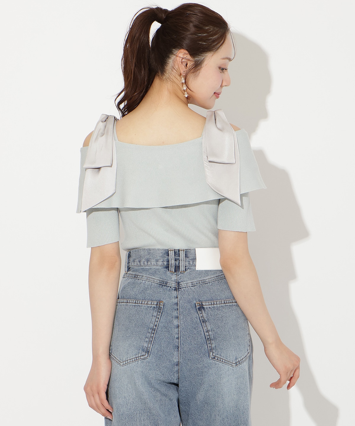 リボンオフショルハーフスリーブニット