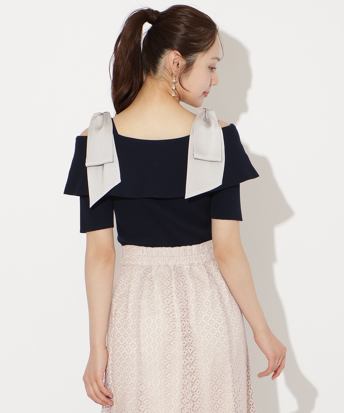 リボンオフショルハーフスリーブニット