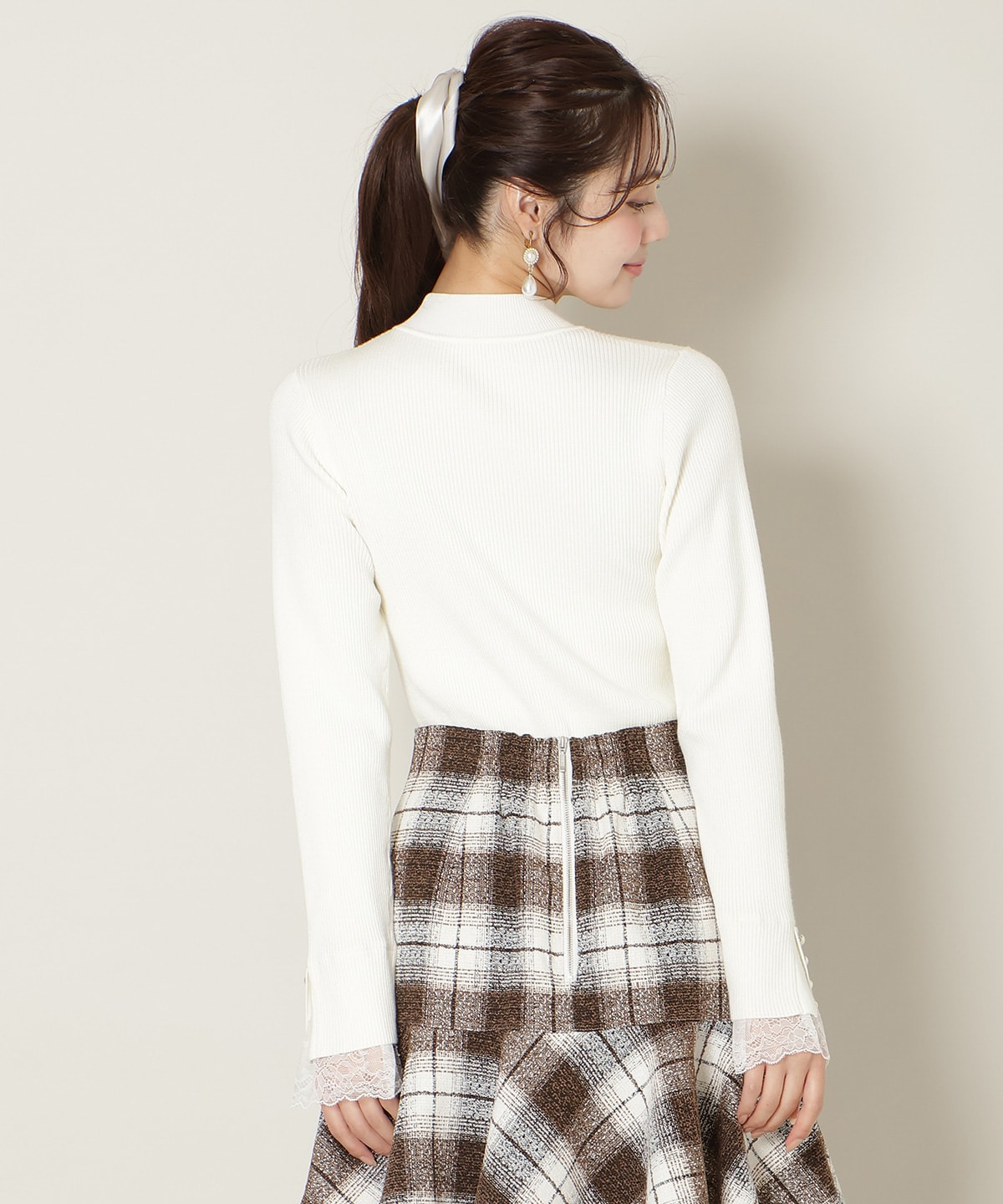 袖口レースハイネックリブニット