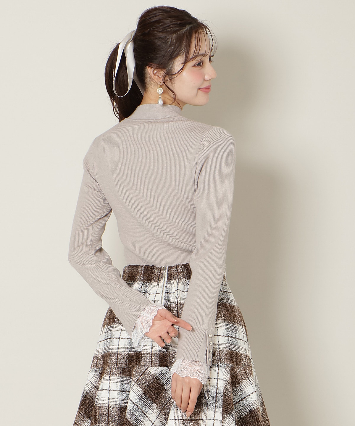 袖口レースハイネックリブニット