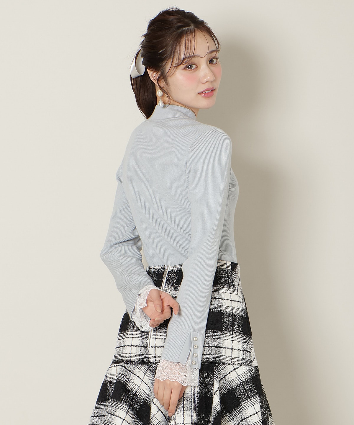 袖口レースハイネックリブニット