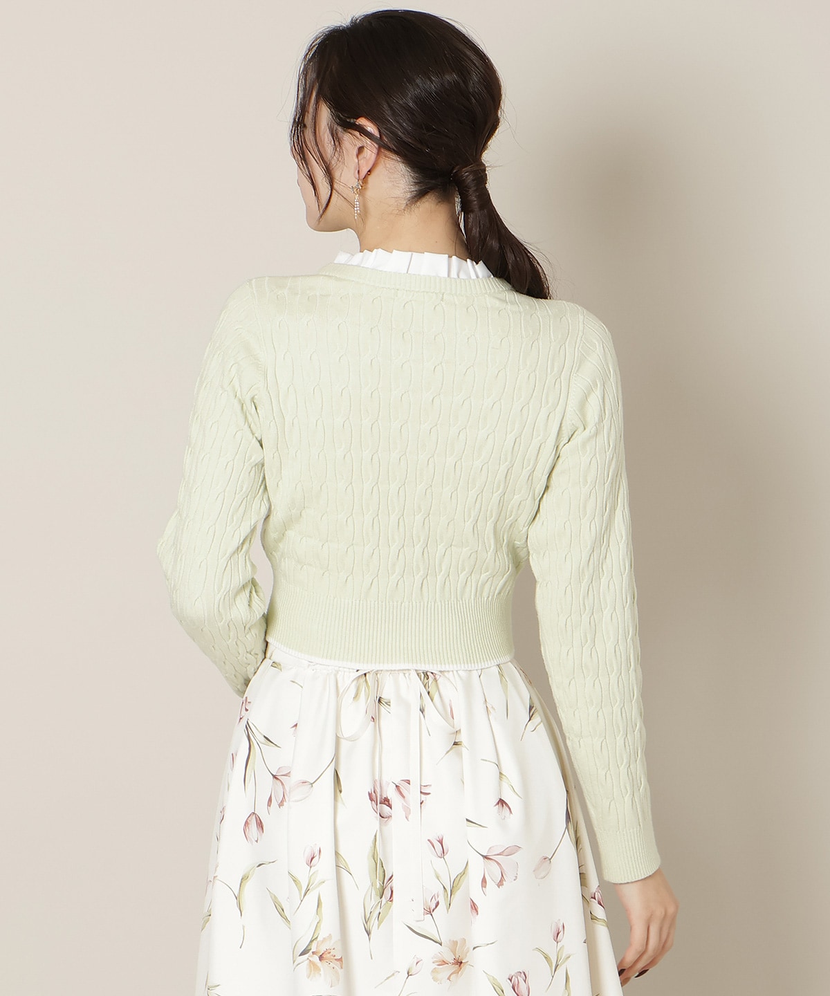 フリルレイヤードケーブルニット