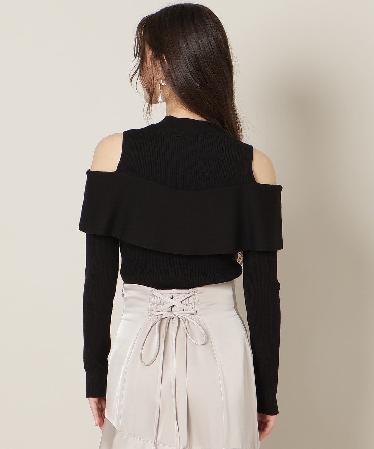 オープンショルダーレイヤードニット