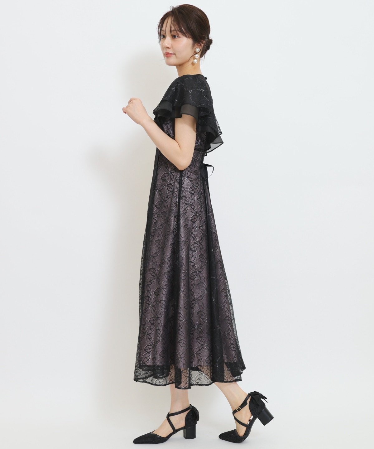 ラッフルスリーブレースドレス