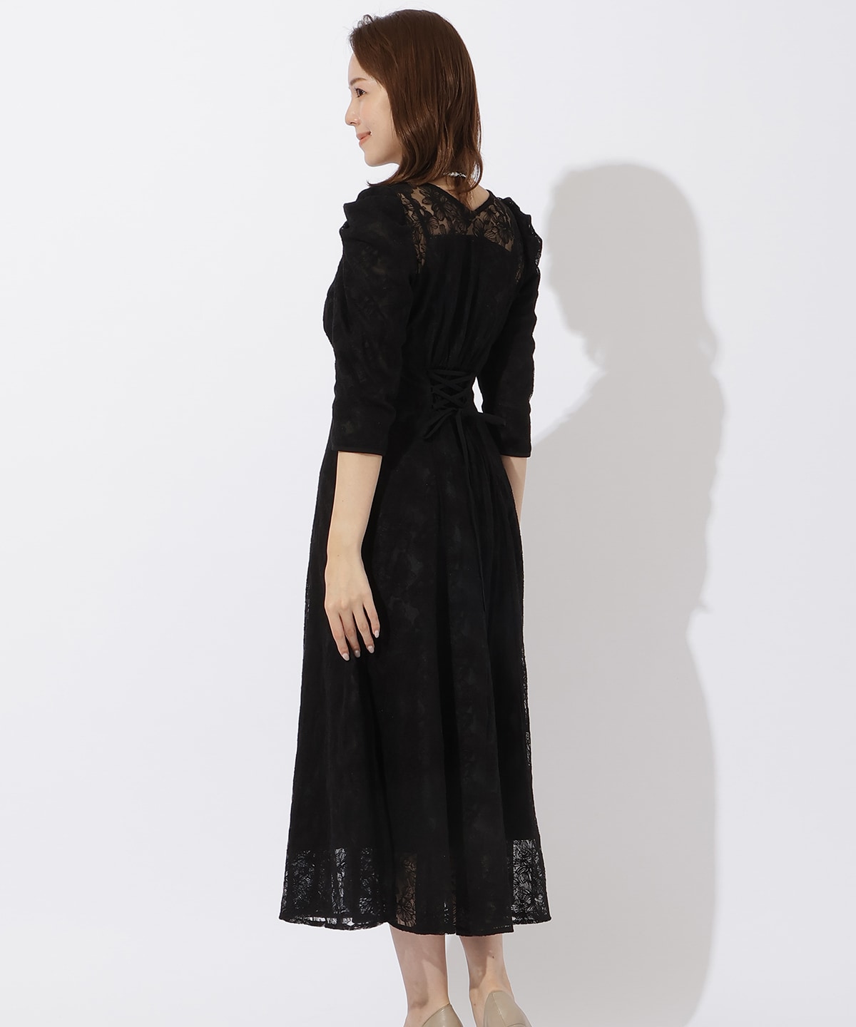 エンブロイダリーレースドレス