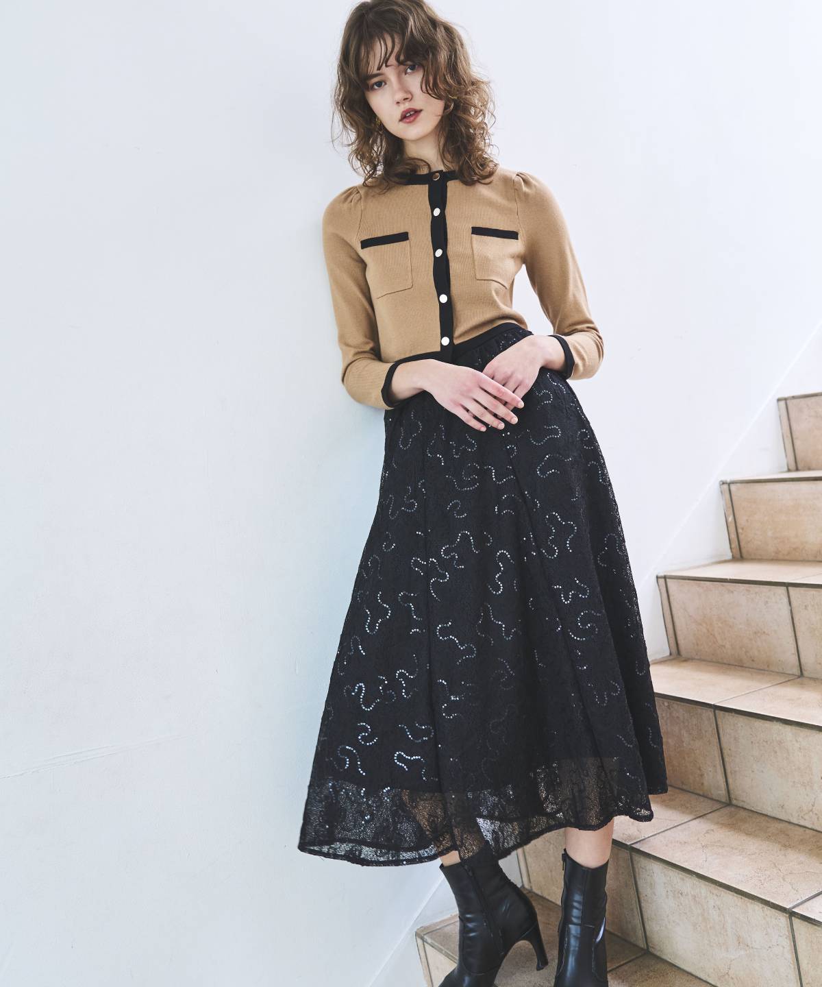 ウエストリブスパンコール刺しゅうレースロングスカート