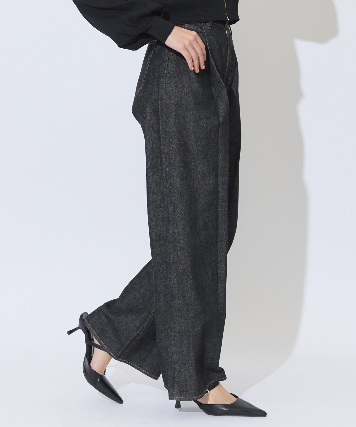 タックワイドデニムパンツ