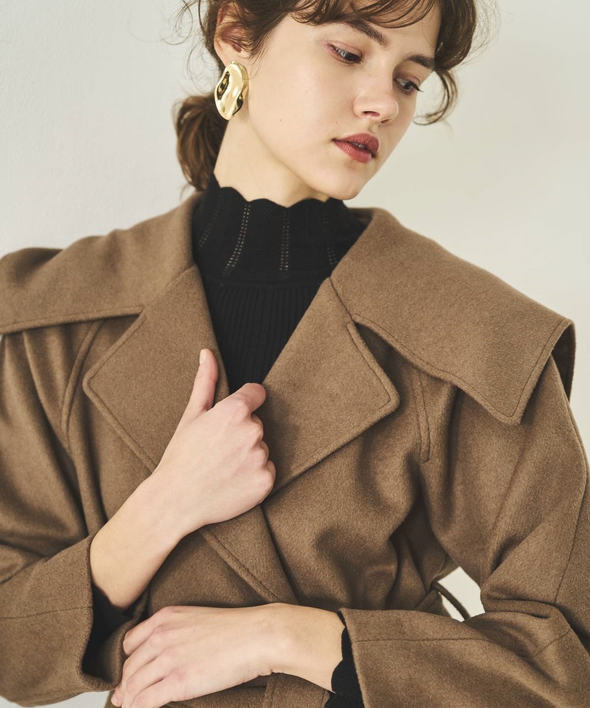 ケープカラーロングコート