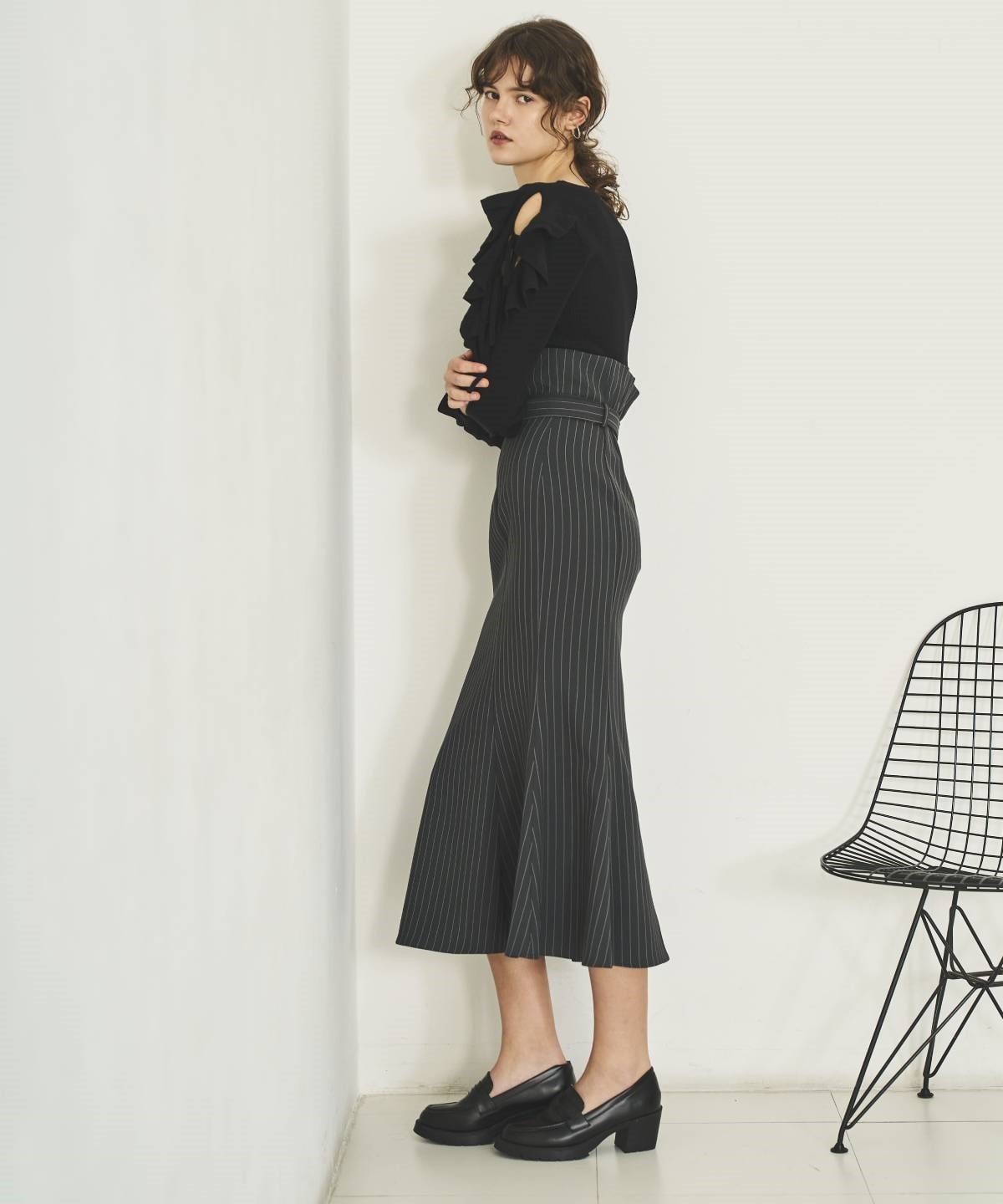 袖フリルニット