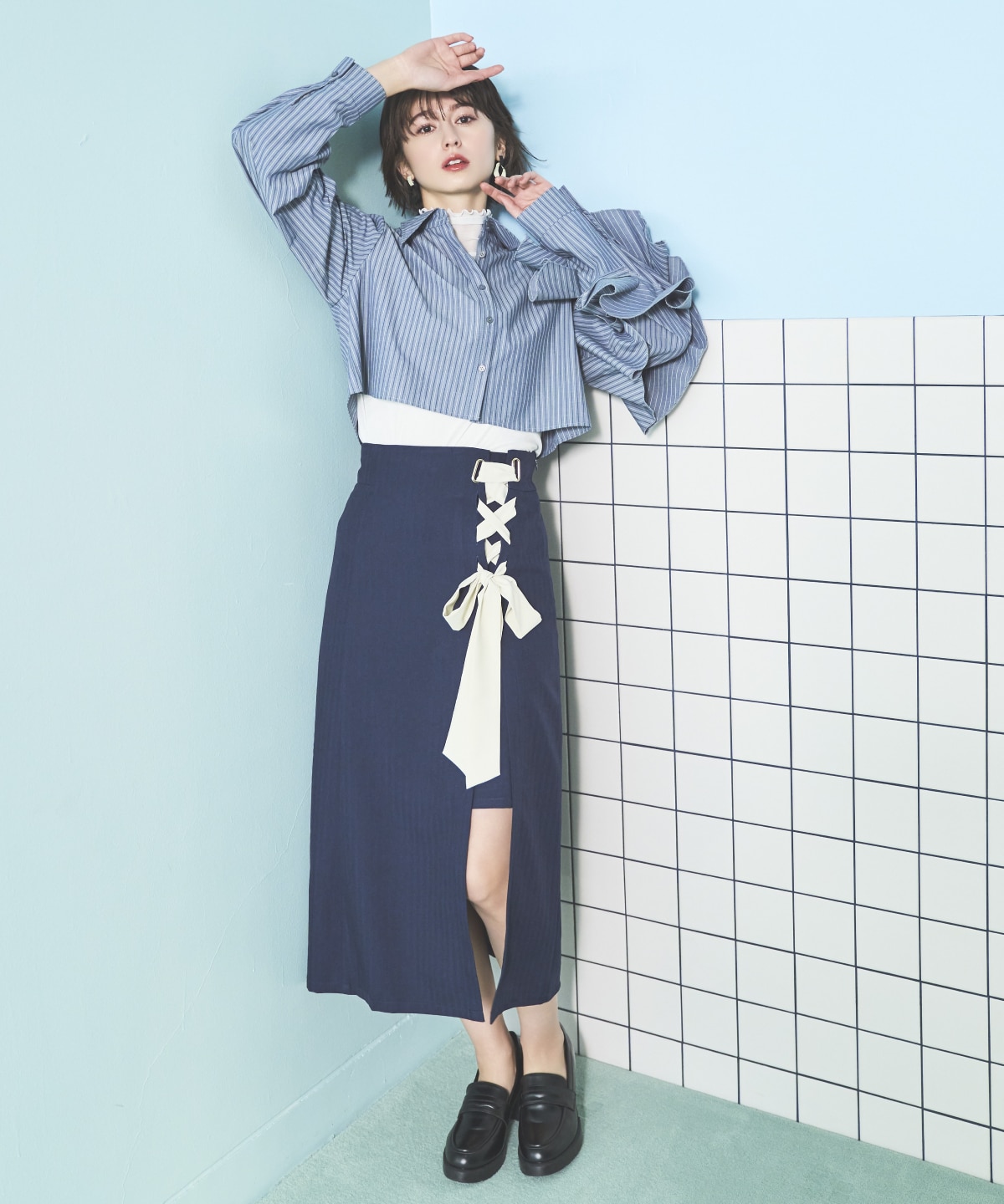 ストライプアシメフリルクロップドシャツ