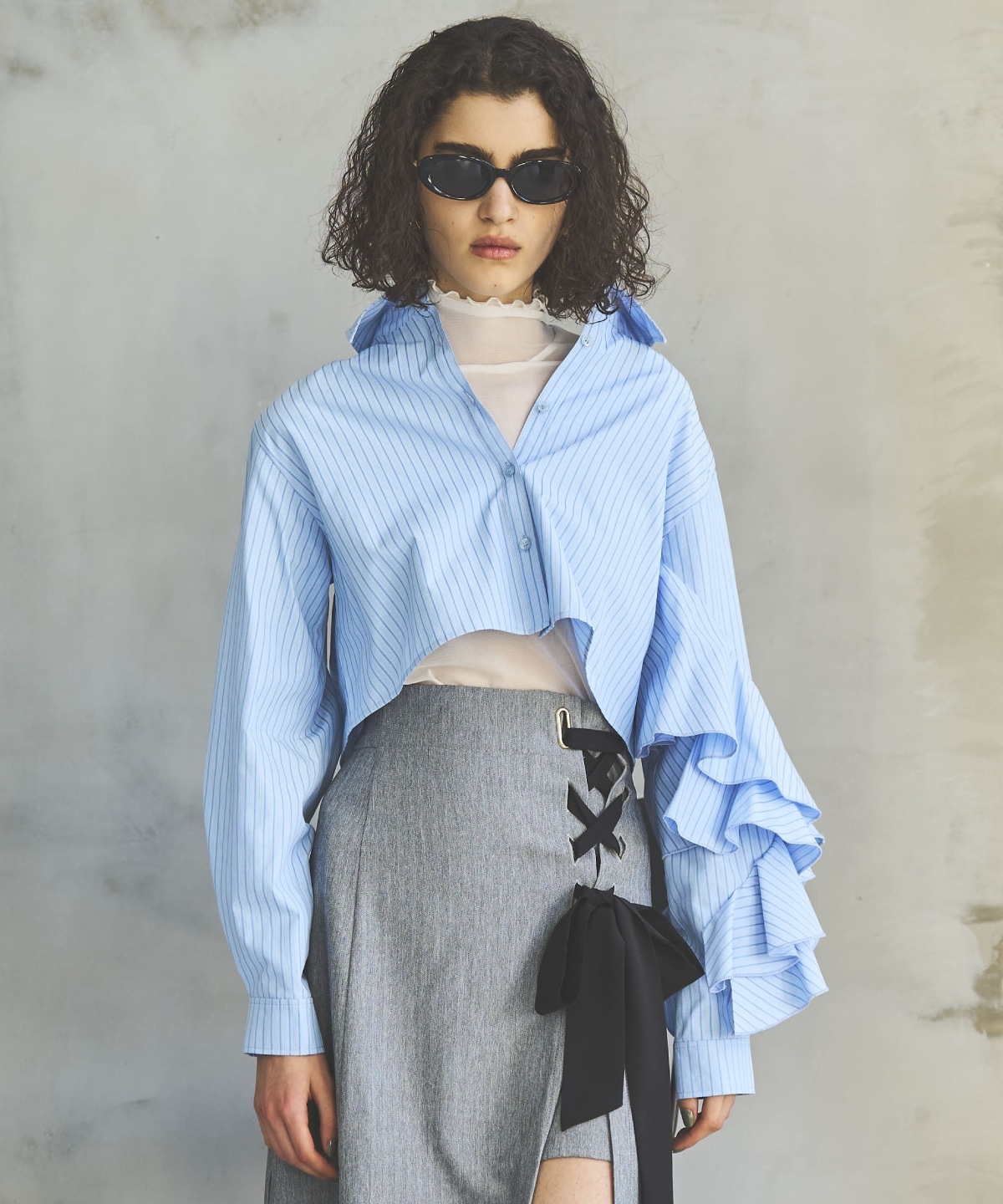 ストライプアシメフリルクロップドシャツ