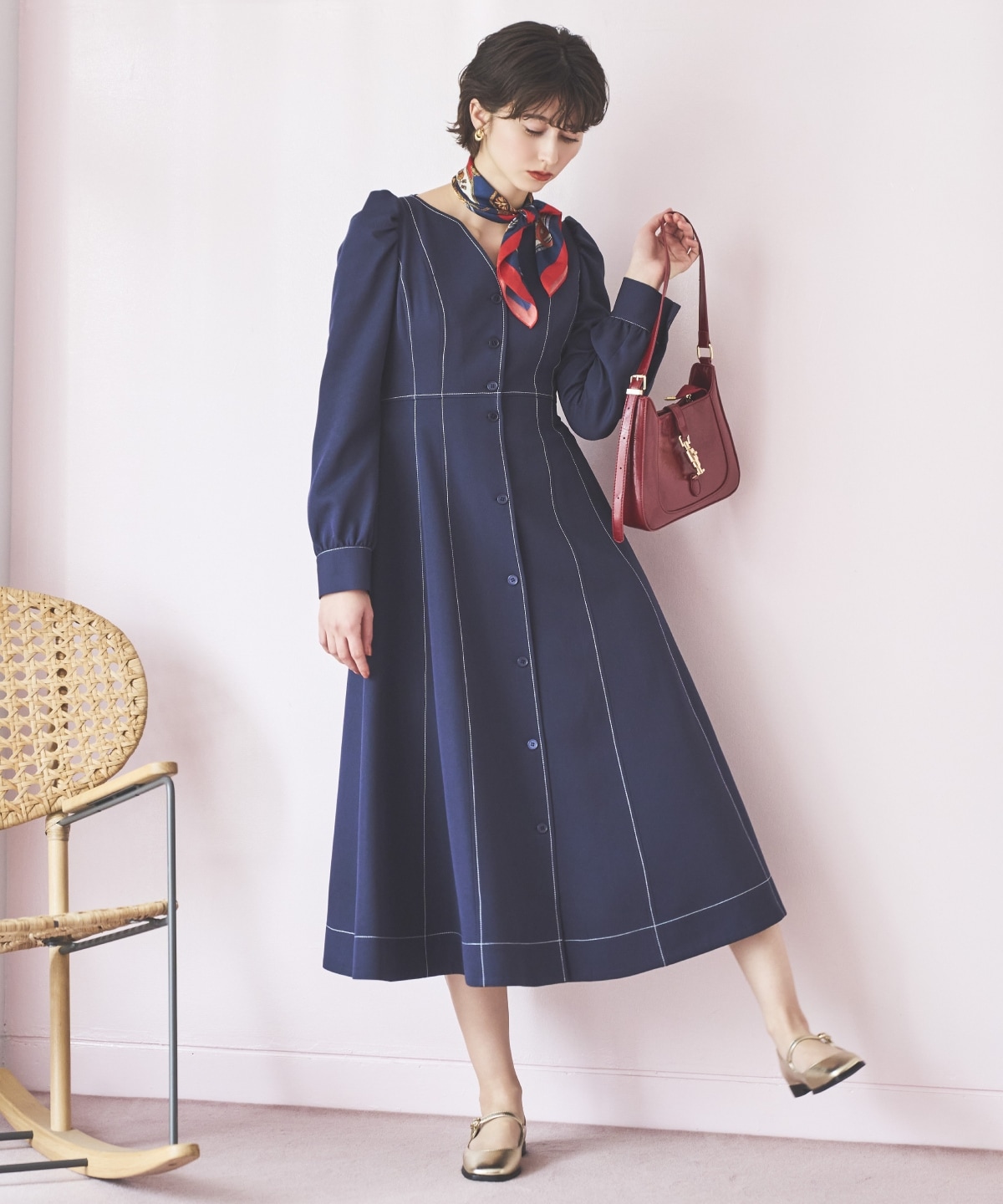 デコルテあき配色ステッチワンピース