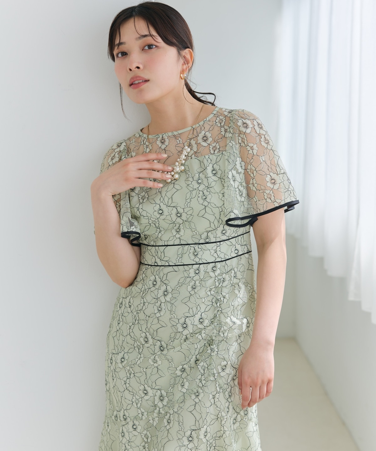 アシメギャザーパイピングレースドレス