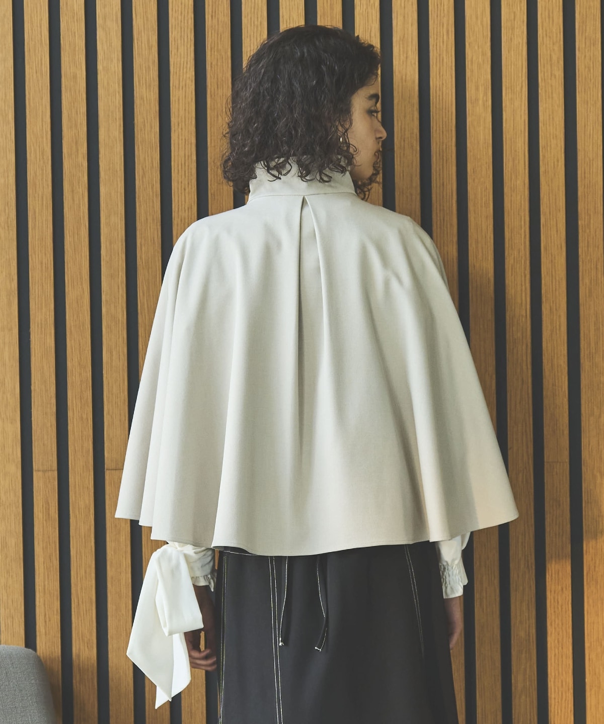 ショートケープコート