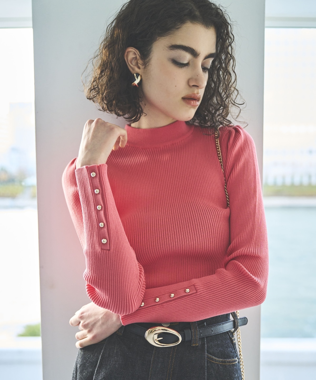 袖ボタンハイネックリブプルオーバー