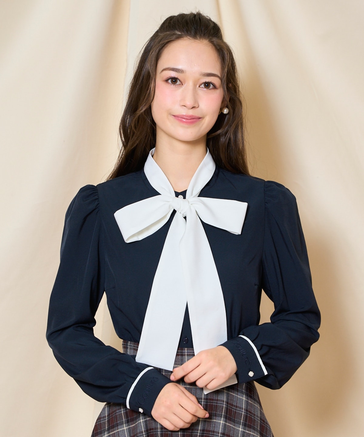 カフス刺繍ボウタイブラウス