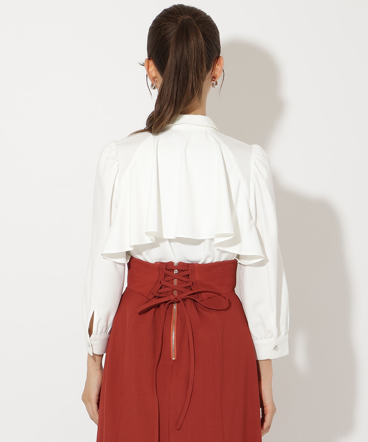 ビジューボタンフリルケープブラウス