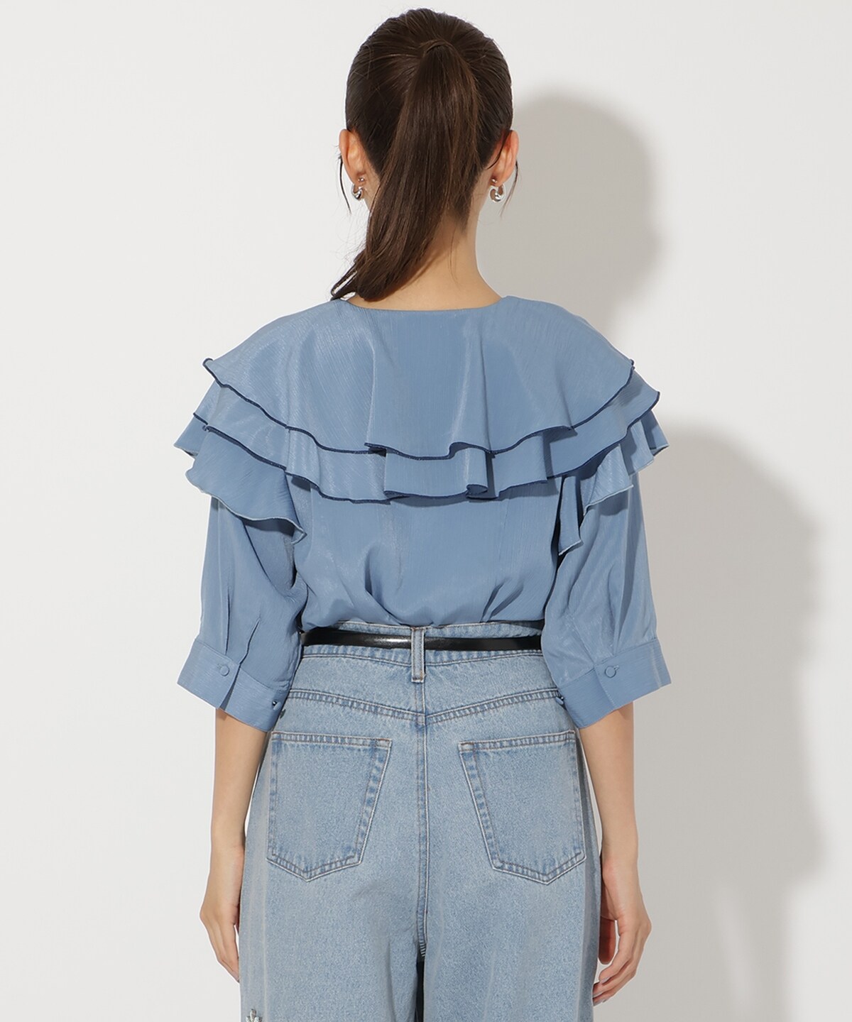 ラッフルハーフスリーブブラウス