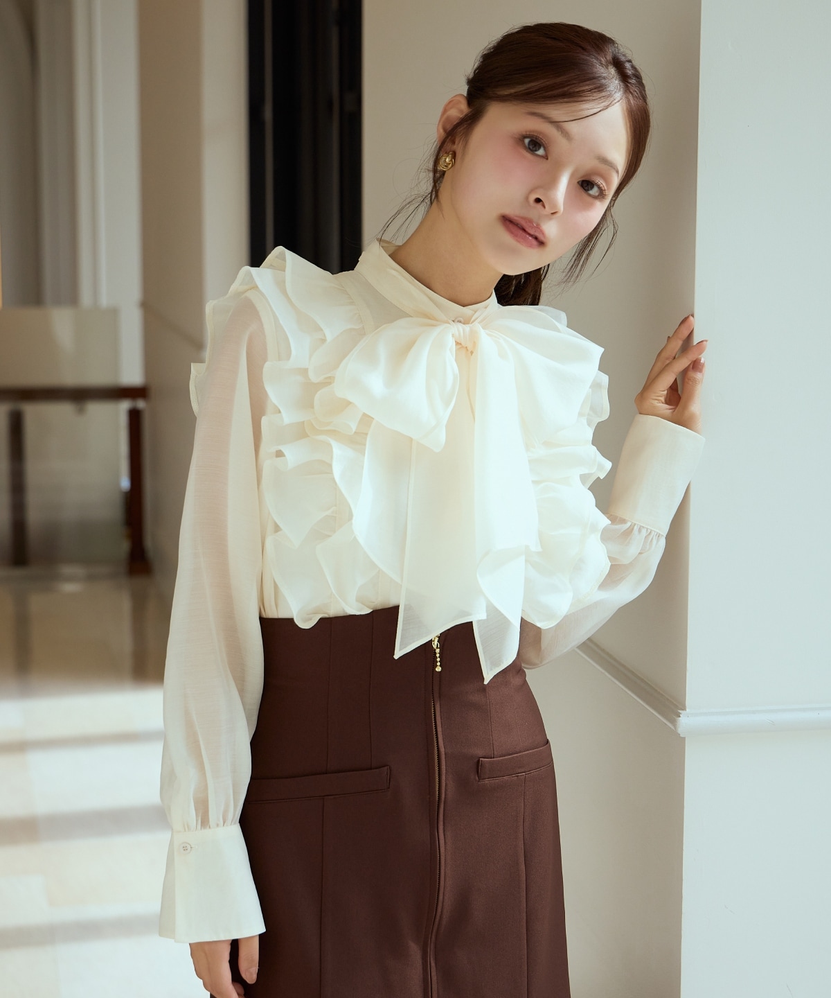 ボウタイフリルシアーブラウス