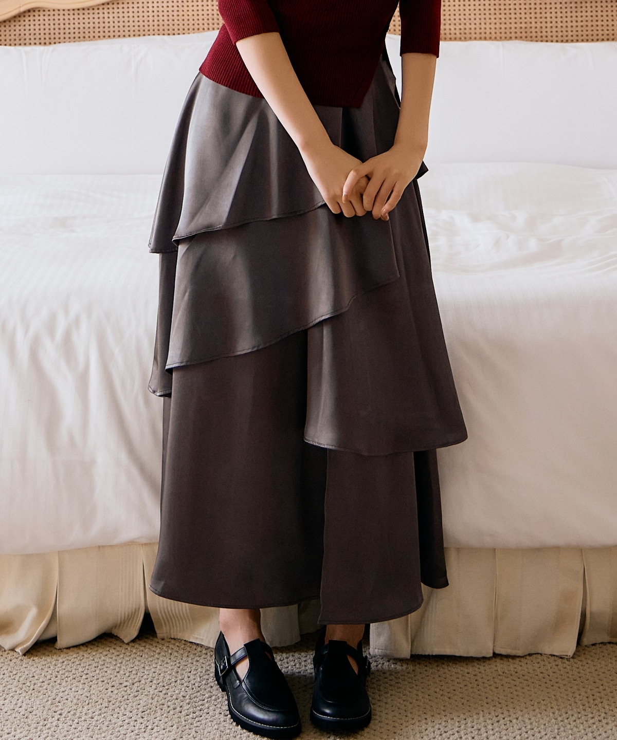 サテンアシメフリルティアードスカート