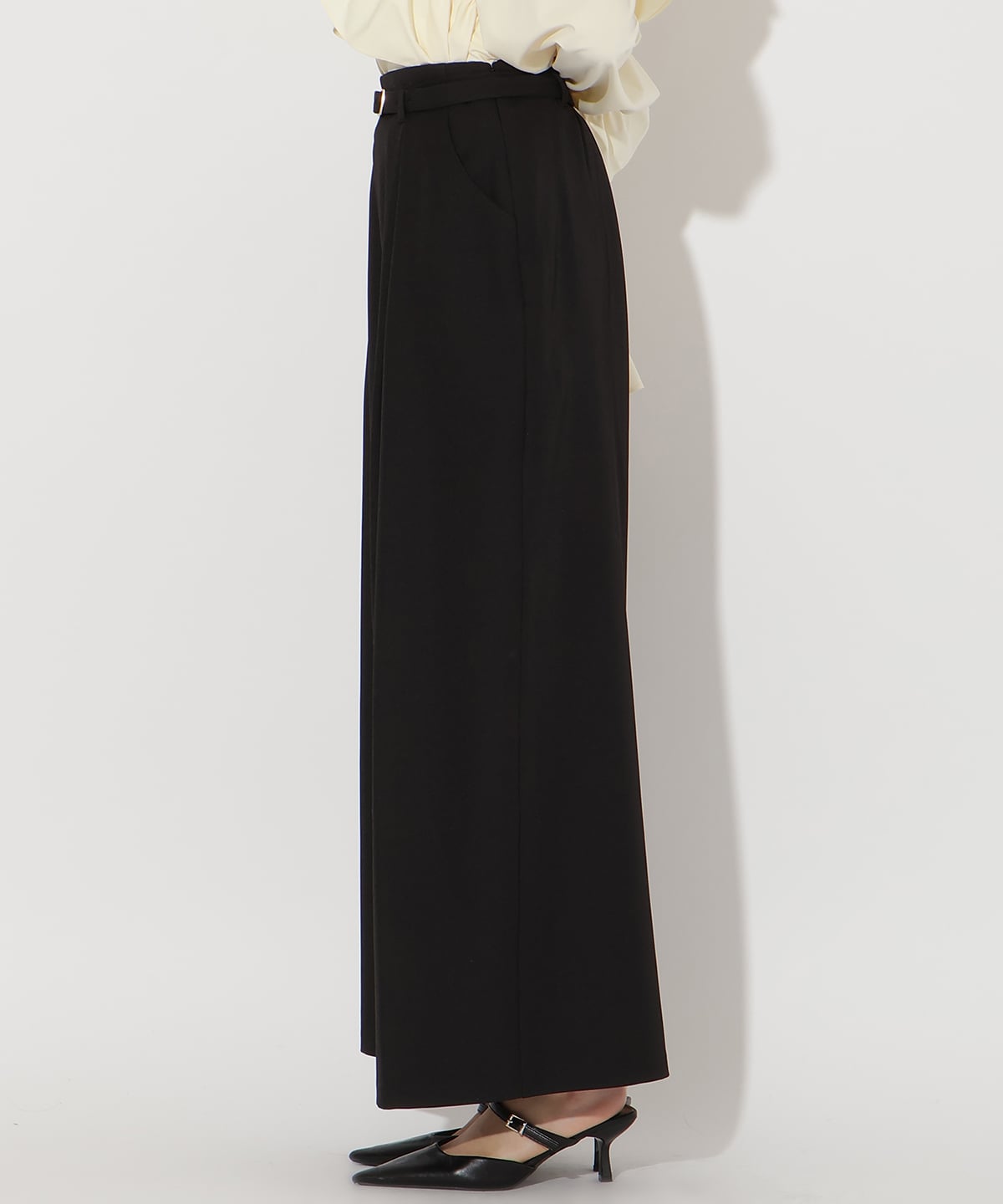 タックワイドパンツ