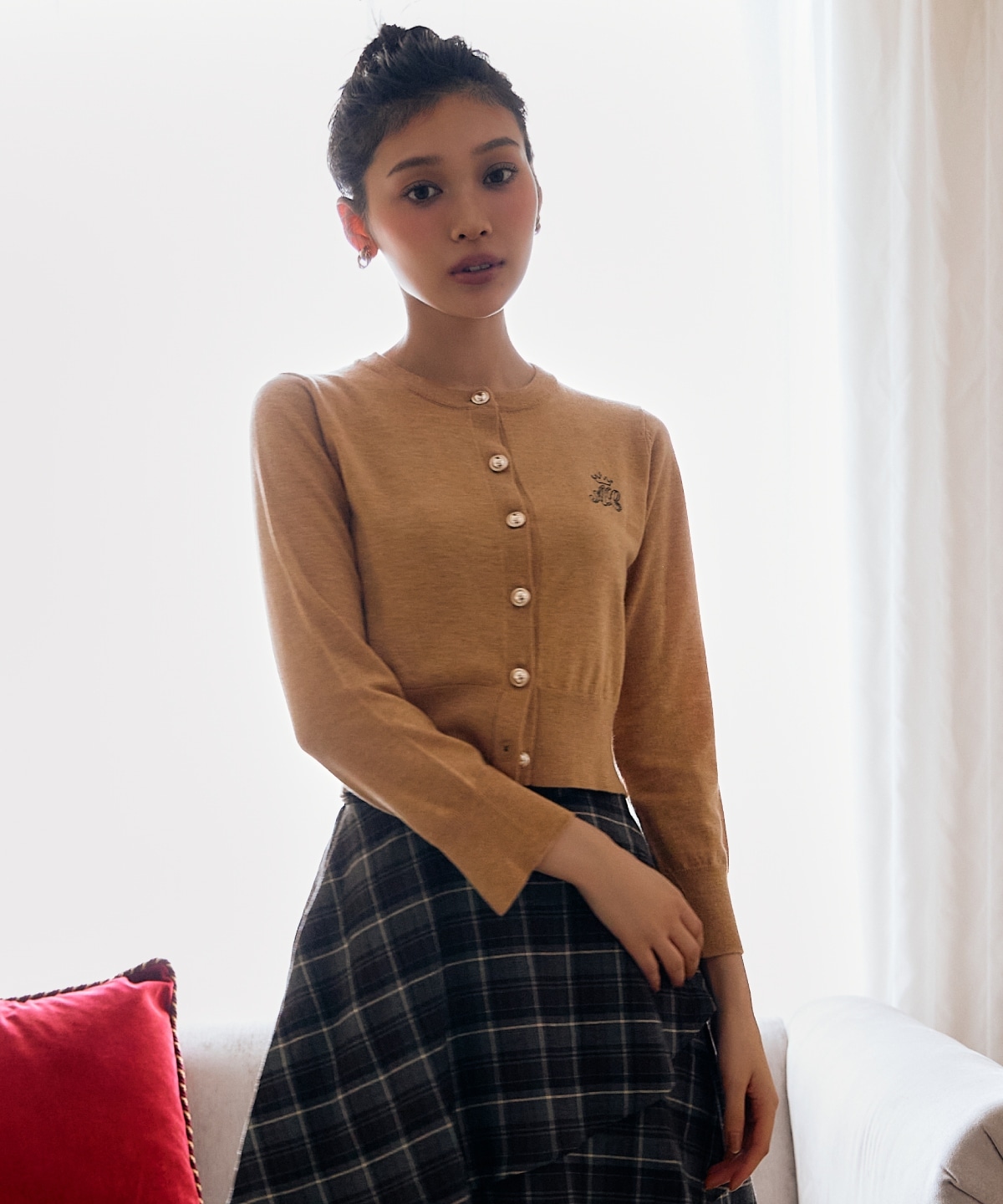 刺繍クルーネックカーディガン