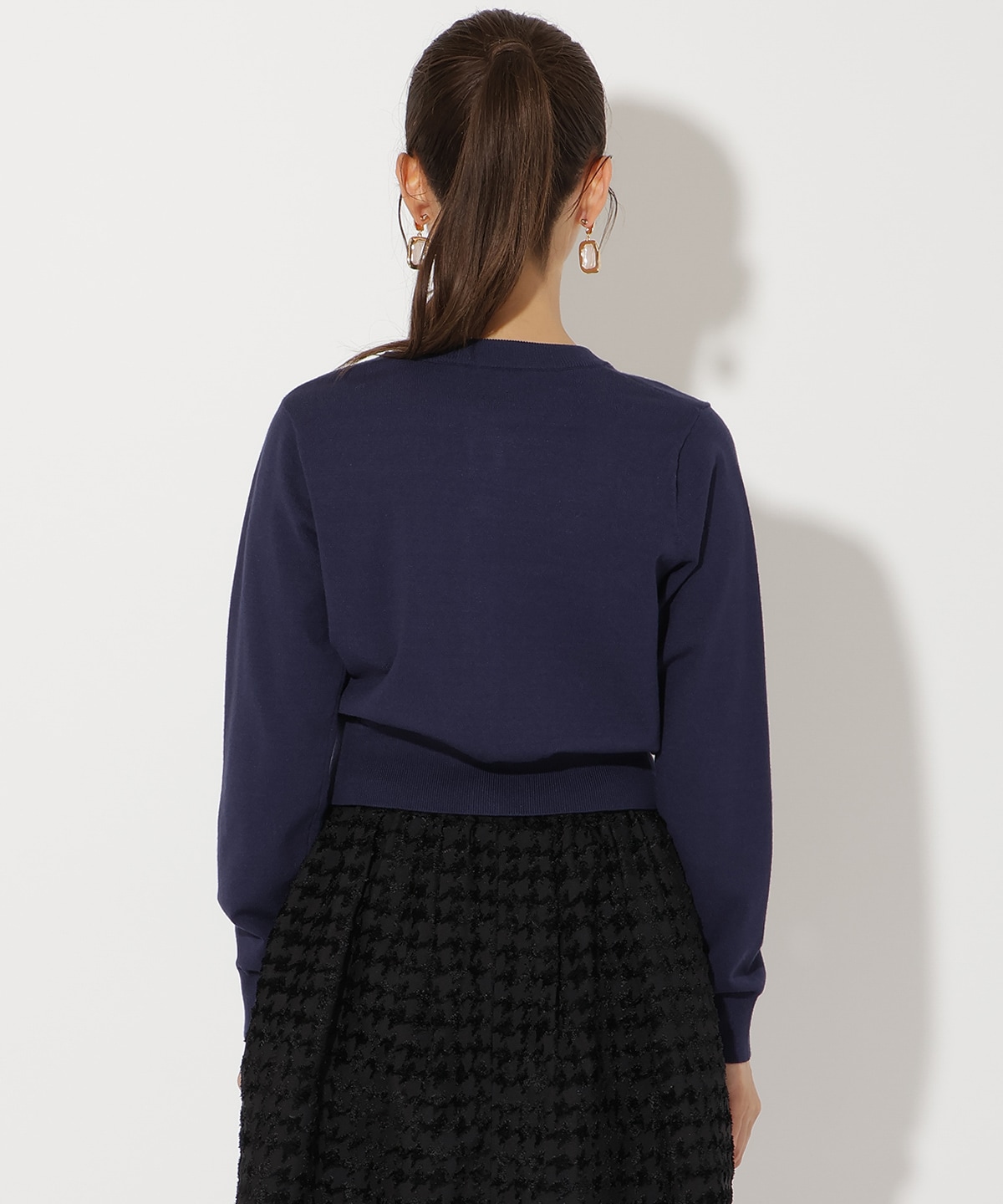 ビジューボタンクルーネックカーディガン