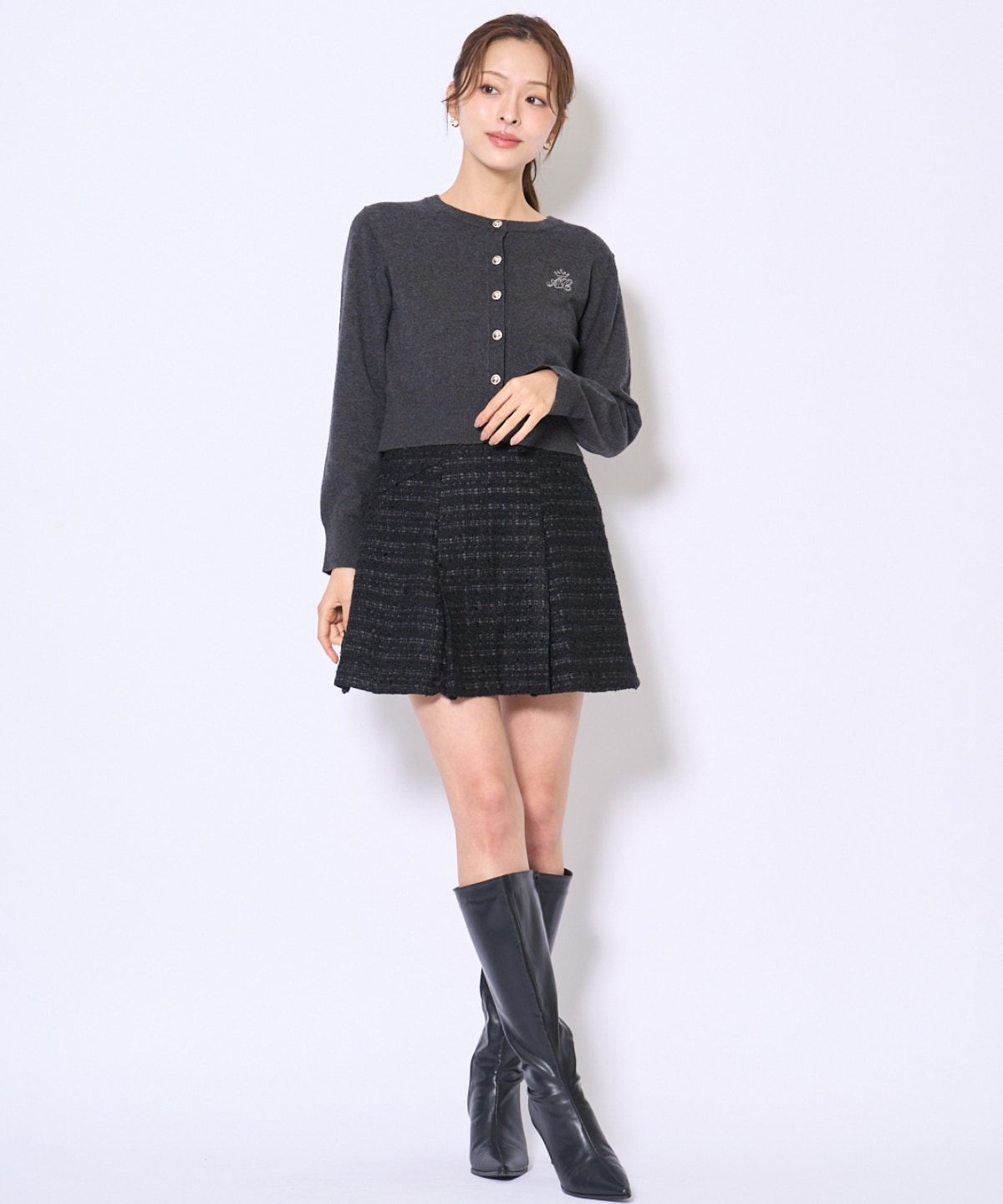 刺繍クルーネック長袖カーディガン