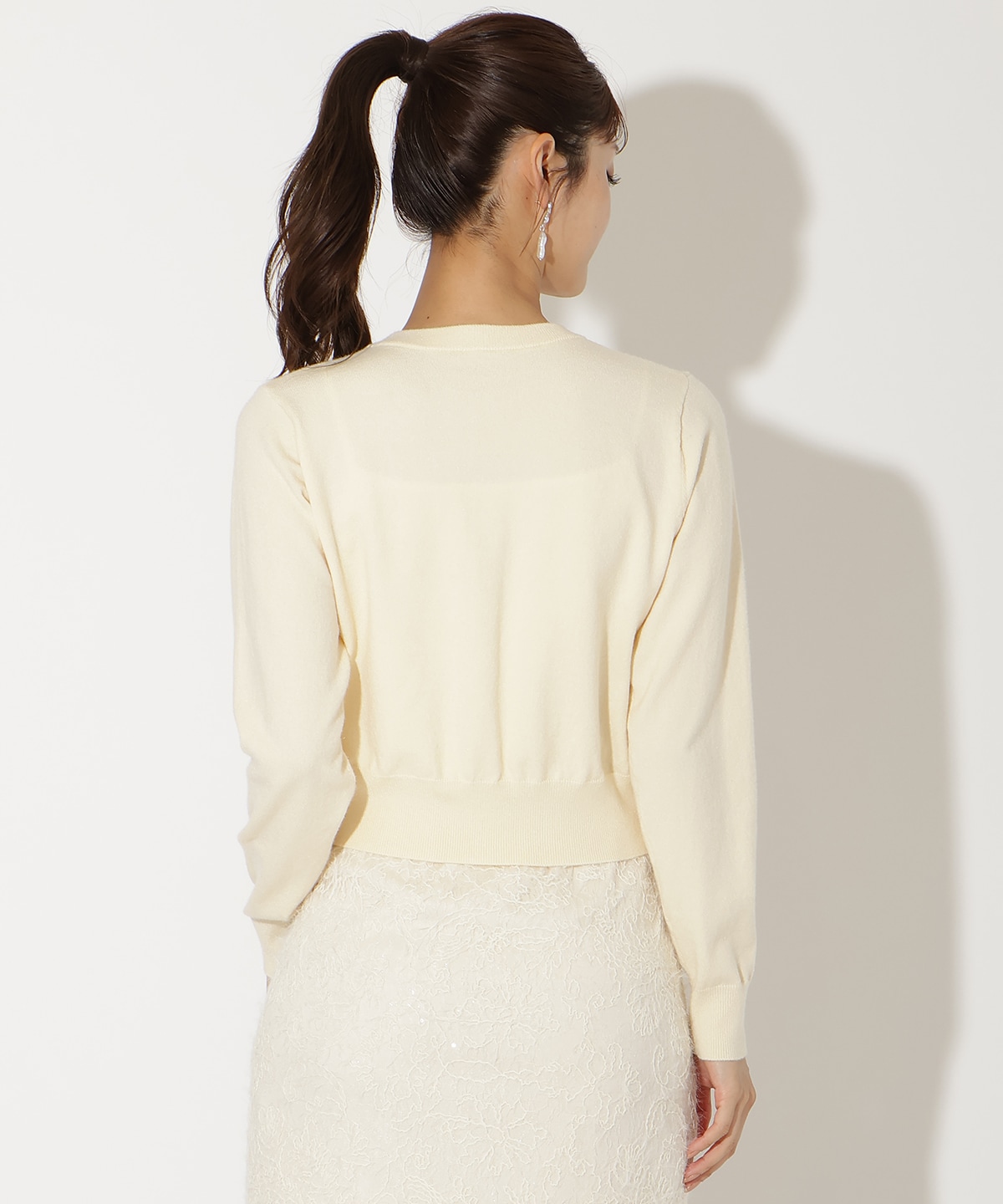 ビジューボタンクルーネックカーディガン