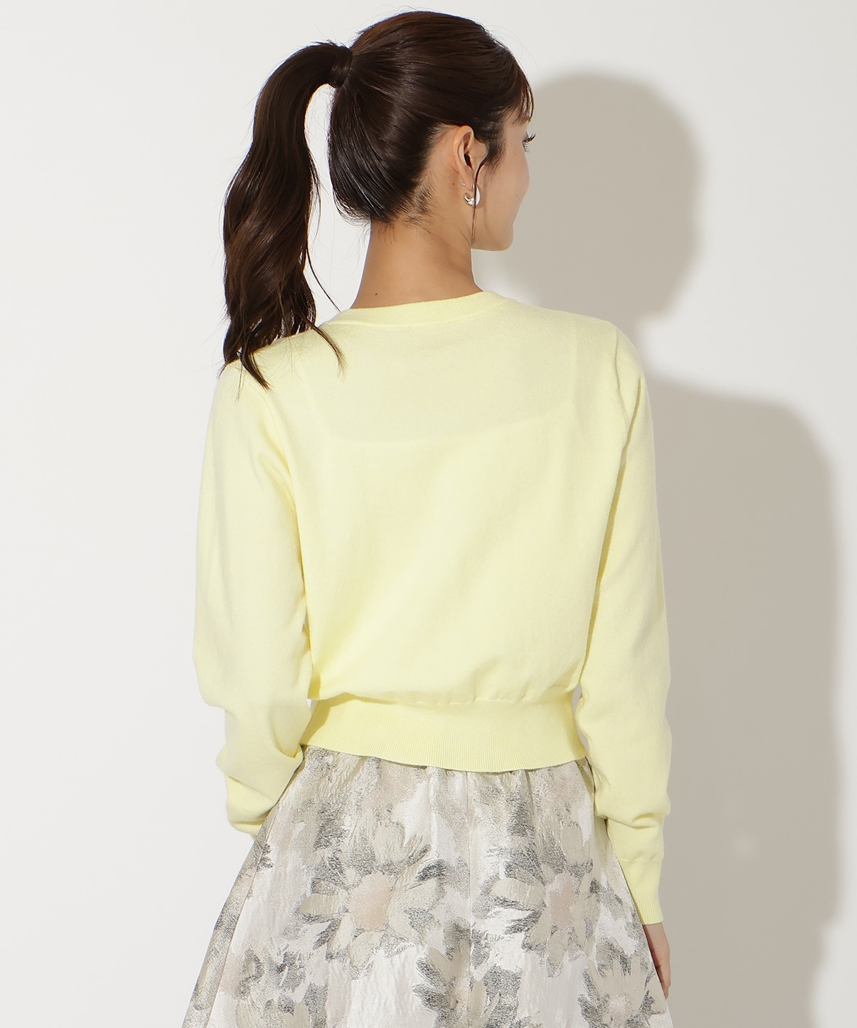 ビジューボタンクルーネックカーディガン