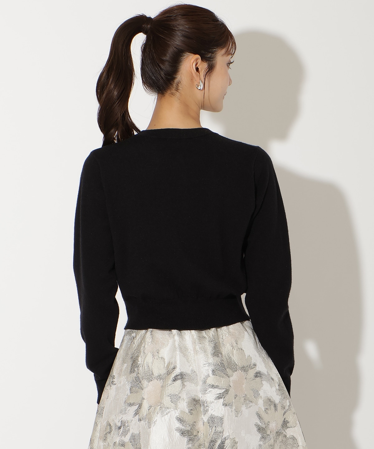 ビジューボタンクルーネックカーディガン