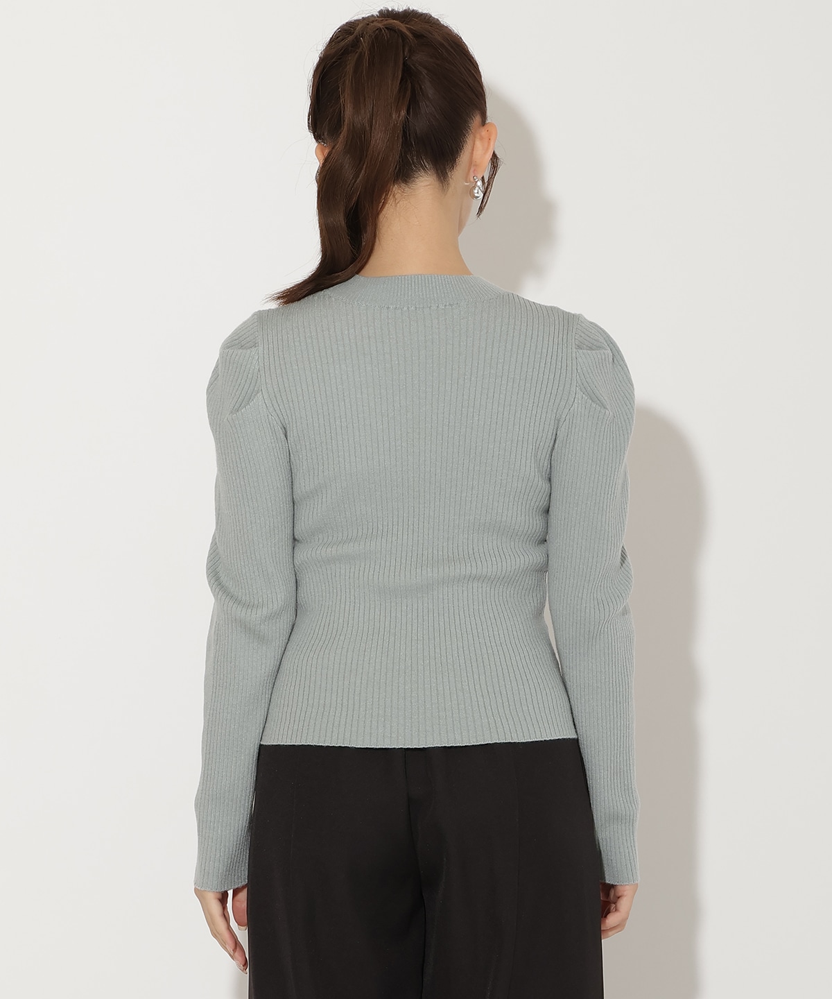 肩ギャザーハイネックリブニット