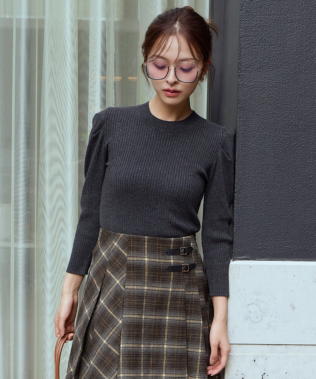 肩ギャザーハイネックリブニット