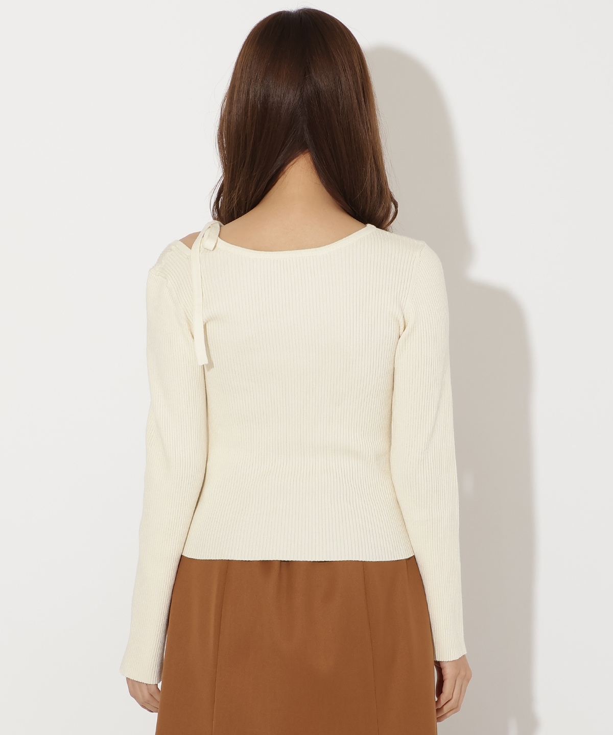 【先行予約受付中】アシメリボンスリットプルオーバー