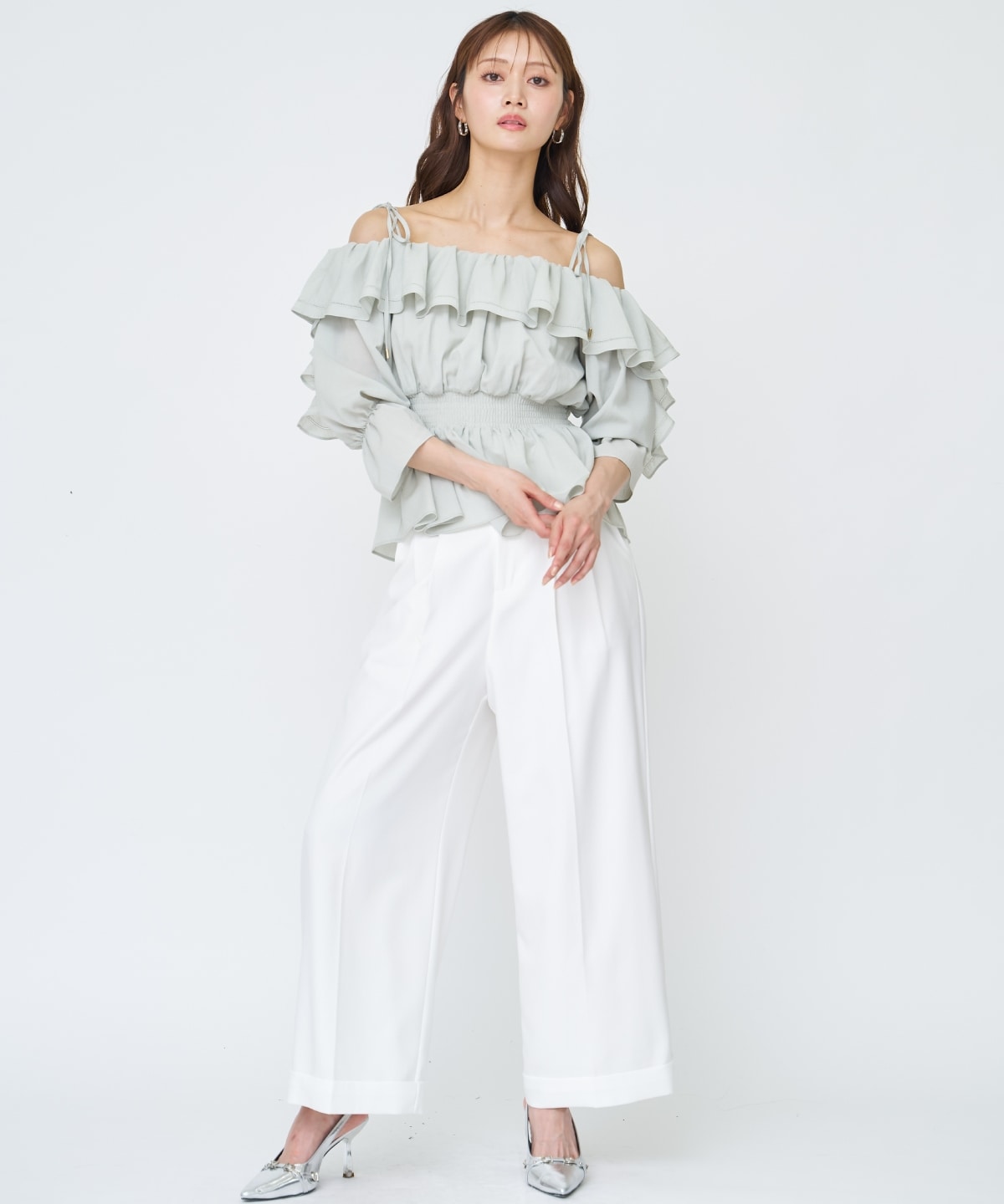 【先行予約受付中】オフショルフリルブラウス